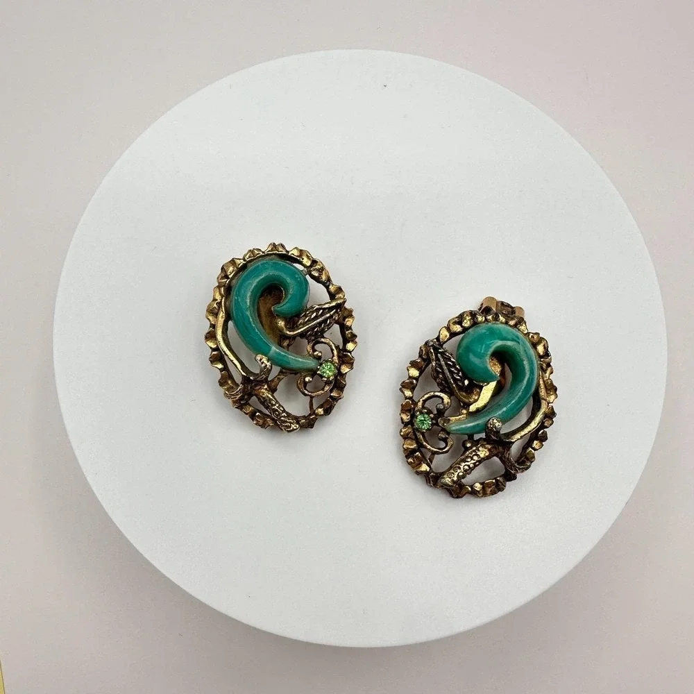 Vintage 80s Brass Tone Turquoise Green Cabochon Statement Clip Earrings Jewelry - Picture 1 of 9
